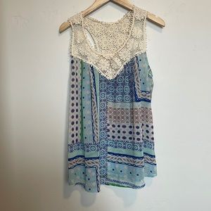 Mesh tank top with lace